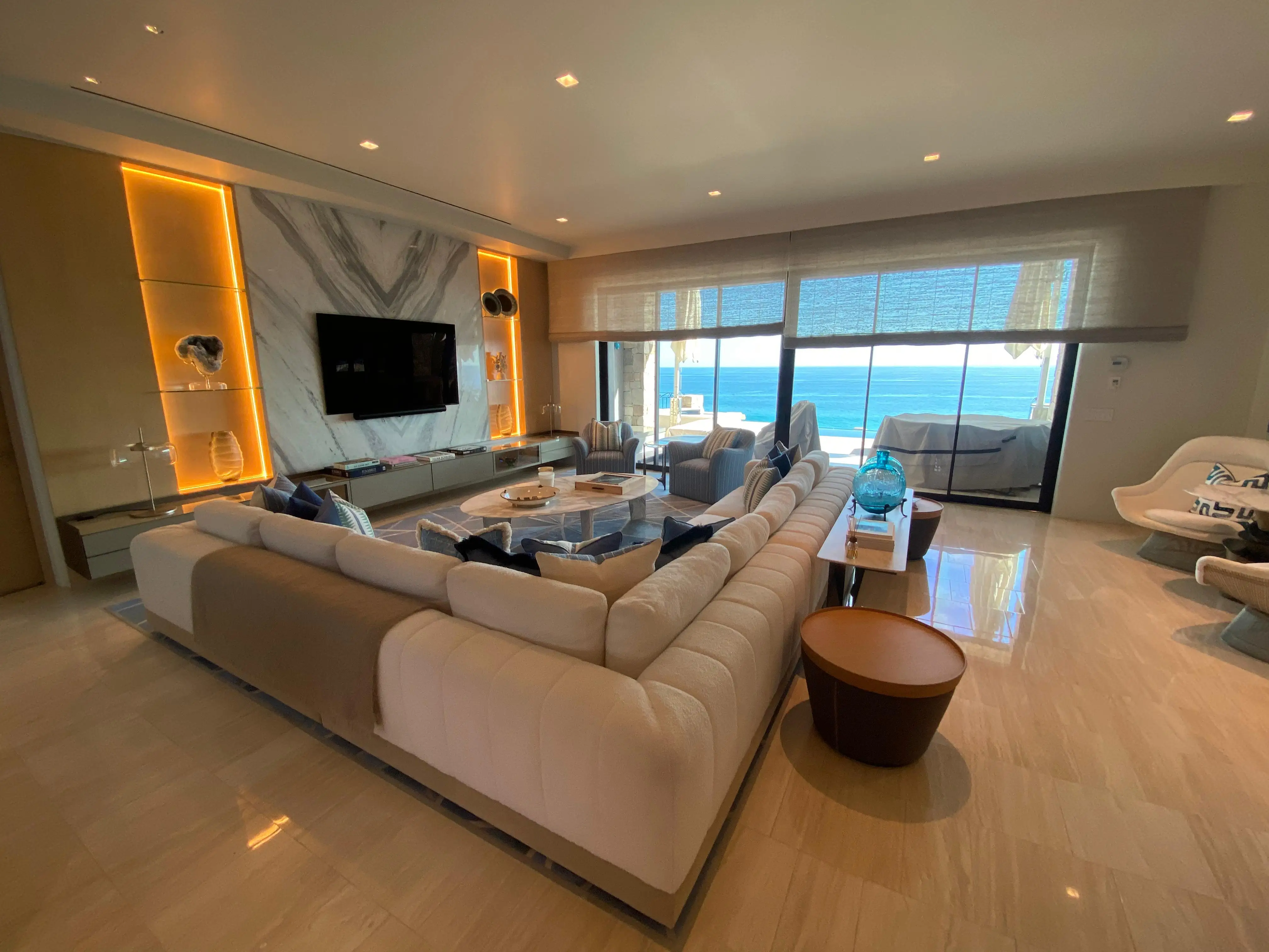 Bespoke wood home office with built-in shelving by San José del Cabo carpenter