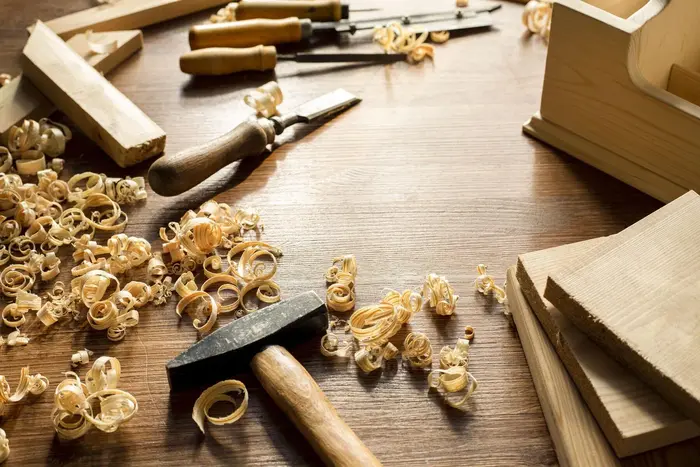 Carpentry tools and sawdust in the Cabo workshop